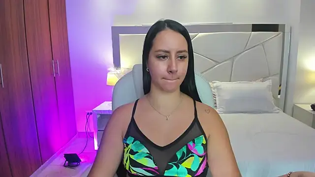 Natasha Kiim  online show from April 2, 2026, 5:03 am