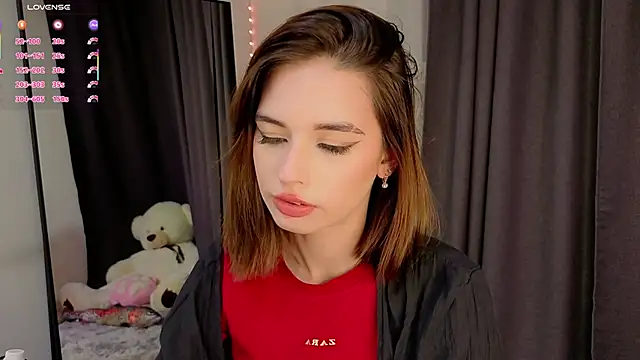 LunaraRada online show from October 11, 2025, 4:08 pm