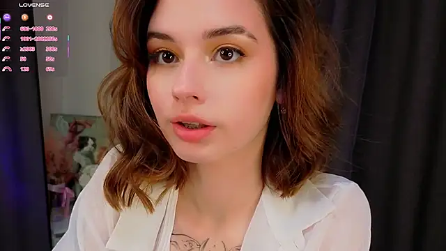 LunaraRada online show from October 27, 2025, 12:17 pm