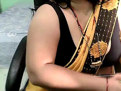 BABITA KUMARII online show from April 13, 2026, 4:55 pm