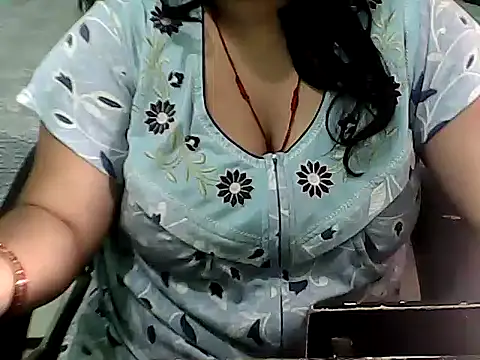 BABITA KUMARII online show from April 16, 2026, 5:14 pm