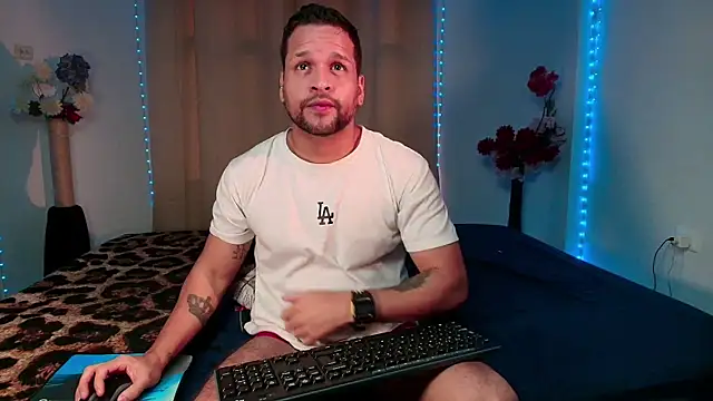 LucasGaeel online show from April 13, 2026, 12:09 pm