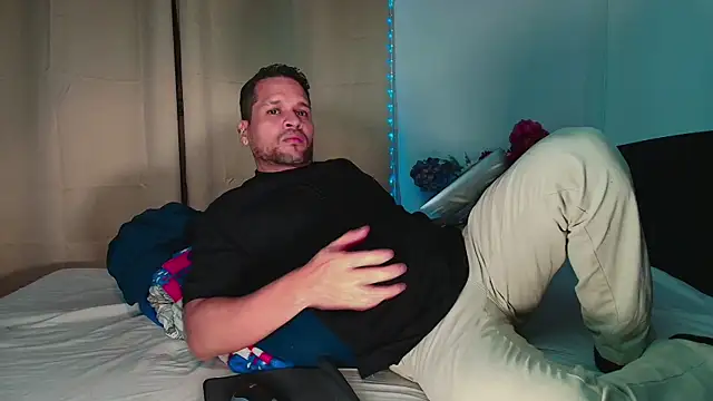 LucasGaeel online show from January 11, 2026, 6:53 am