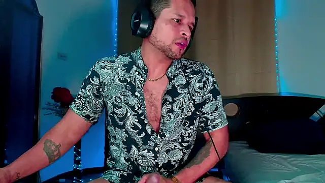 LucasGaeel online show from November 6, 2025, 11:20 pm