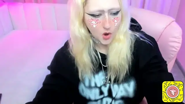 JuliaSharkk online show from November 9, 2025, 8:13 pm