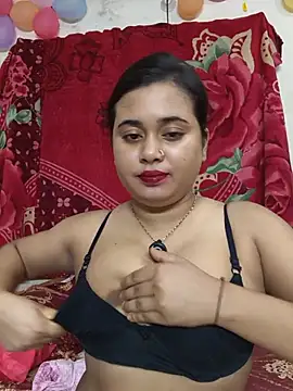 Love Queen11 online show from May 18, 2026, 5:51 pm