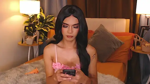 Snapshot of AmarraSins chatting on October 9, 2025, 4:57 am AmarraSins online show from October 9, 2025, 4:57 am