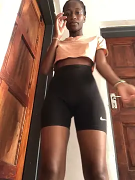 Caramel102004 online show from April 3, 2026, 10:43 am