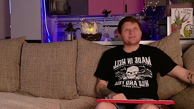 Crystal Neko online show from April 3, 2026, 9:21 pm