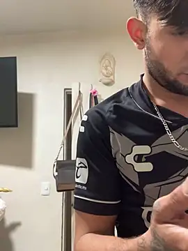 Moisesjrtapia online show from April 18, 2026, 8:42 pm