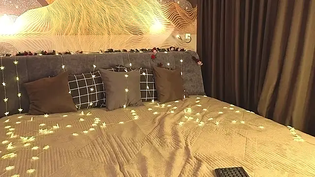 MilaYumi online show from March 10, 2026, 9:46 am