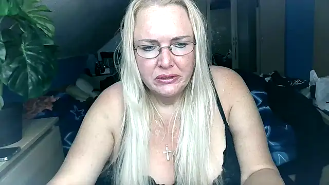 Sandy-Summer online show from October 20, 2025, 3:01 pm