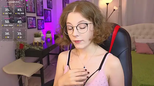 Bubblegum Babe  online show from October 30, 2025, 8:50 pm