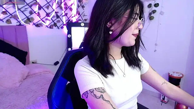 isa bunny18 online show from October 21, 2025, 8:30 pm