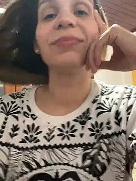 afroditabri online show from October 31, 2025, 4:20 am