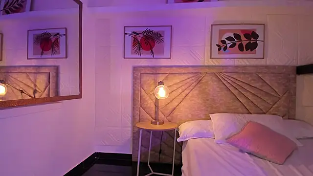 EmmaBlossom online show from March 6, 2026, 12:44 pm