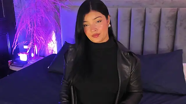 EmmaBlossom online show from October 27, 2025, 7:04 pm