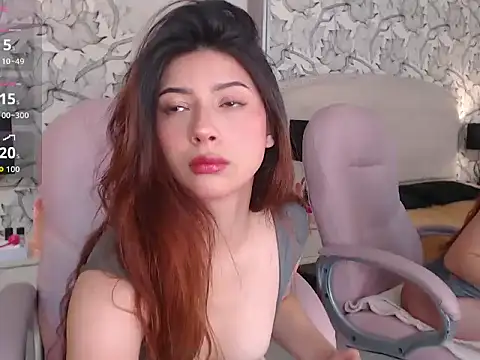 Adrianna5  online show from October 7, 2025, 11:33 am