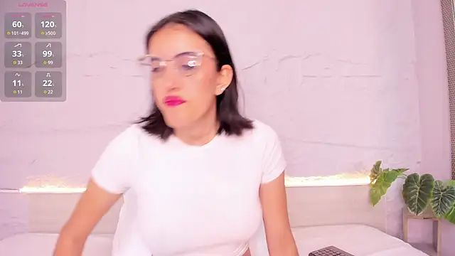 venusgreys1  online show from November 15, 2025, 11:58 am