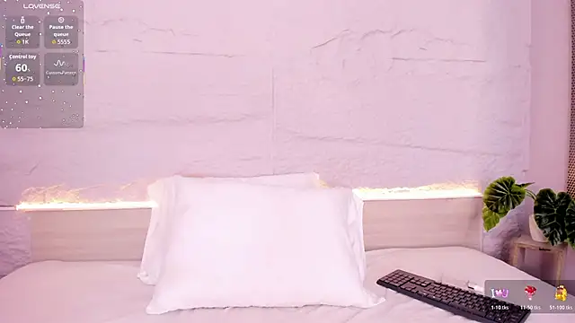 venusgreys1  online show from November 11, 2025, 12:33 pm