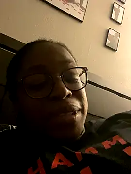 Snapshot of TuttiBoo03 chatting on September 24, 2025, 6:25 pm TuttiBoo03 online show from September 24, 2025, 6:25 pm