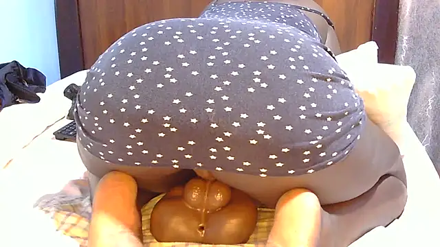 Snapshot of SpiceySnack chatting on February 20, 2026, 6:19 am SpiceySnack online show from February 20, 2026, 6:19 am