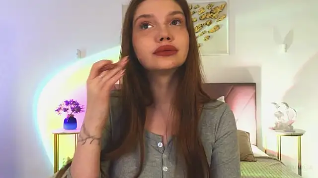 Nicole Broown  online show from April 3, 2026, 9:21 pm