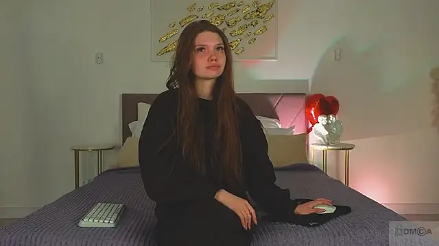 Nicole Broown  online show from March 8, 2026, 9:07 pm