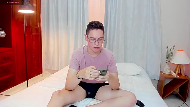 Snapshot of royal_fantasy chatting on September 29, 2025, 7:41 pm royal fantasy online show from September 29, 2025, 7:41 pm