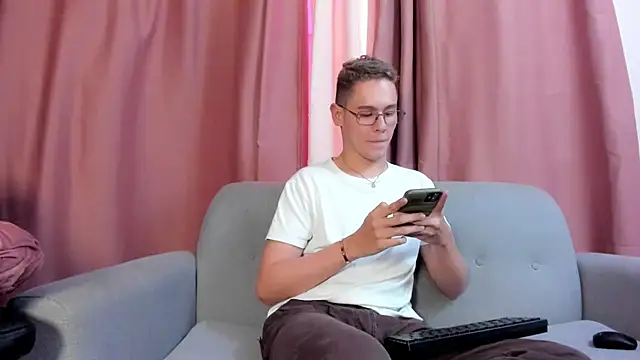 Snapshot of royal_fantasy chatting on September 25, 2025, 7:20 pm royal fantasy online show from September 25, 2025, 7:20 pm