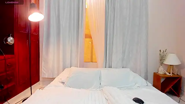 Snapshot of royal_fantasy chatting on October 18, 2025, 8:00 pm royal fantasy online show from October 18, 2025, 8:00 pm