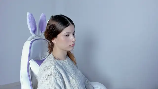 meridacute  online show from December 19, 2025, 11:18 pm