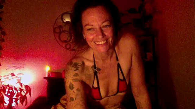 DesertLuxe online show from October 18, 2025, 8:16 am