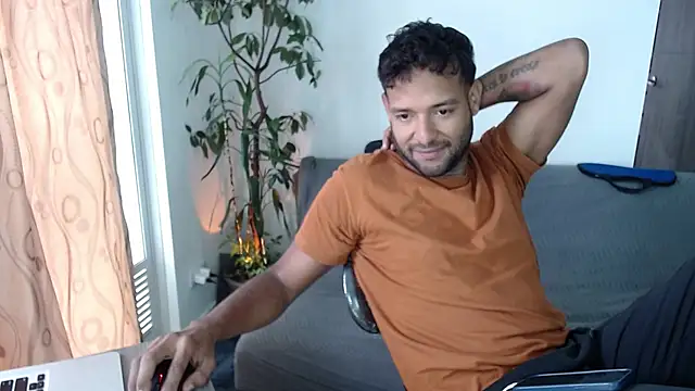 Snapshot of Orlando_horny chatting on October 4, 2025, 2:40 pm Orlando horny online show from October 4, 2025, 2:40 pm