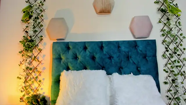 violett  rousee online show from October 21, 2025, 2:05 pm