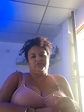 MEYBELLATINA online show from April 10, 2026, 9:33 pm