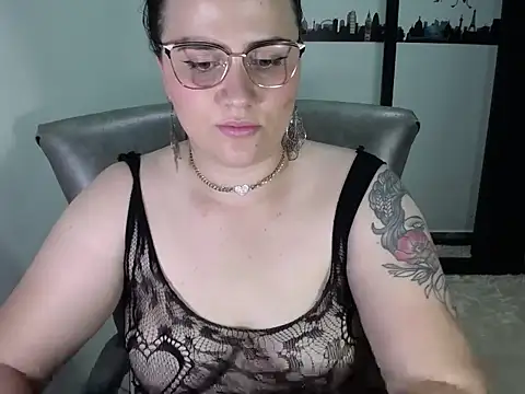 april ass online show from March 6, 2026, 8:37 pm