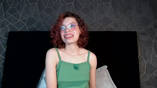 sophie blaake online show from November 24, 2025, 3:17 am