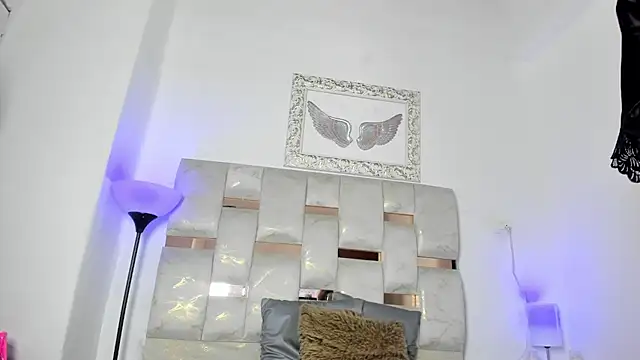 Nyra 18 online show from November 26, 2025, 3:39 am