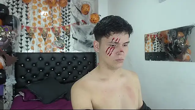 Snapshot of Aaron_Foxxx chatting on October 18, 2025, 10:23 pm Aaron Foxxx online show from October 18, 2025, 10:23 pm