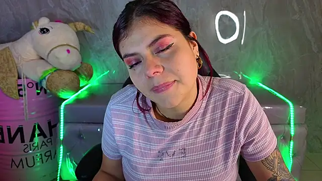 Snapshot of draviana_a_ chatting on February 11, 2026, 3:06 am draviana a online show from February 11, 2026, 3:06 am