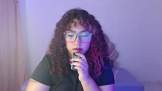 Snapshot of BlueeVelvet chatting on September 26, 2025, 7:43 pm BlueeVelvet online show from September 26, 2025, 7:43 pm