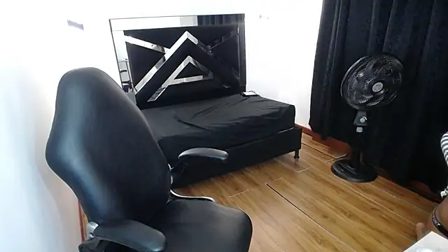 MarianaRojas  online show from January 15, 2026, 2:59 am