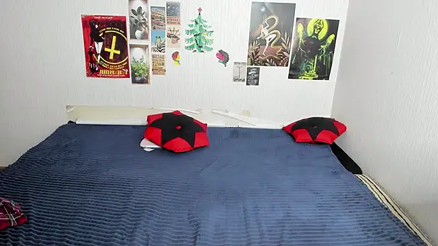 Cattie w  online show from April 7, 2026, 1:07 am