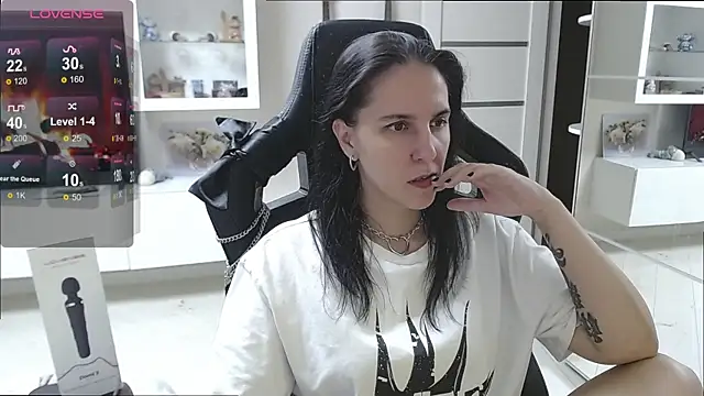 Irwi Tomboy online show from October 21, 2025, 9:14 pm