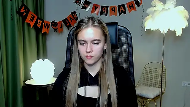 JuneWoods online show from October 24, 2025, 1:10 pm