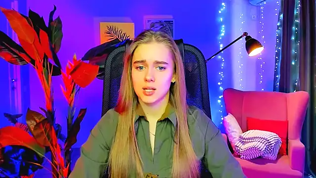 Snapshot of JuneWoods chatting on February 23, 2026, 9:21 am JuneWoods online show from February 23, 2026, 9:21 am