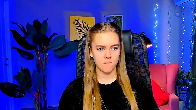 Snapshot of JuneWoods chatting on January 15, 2026, 8:18 am JuneWoods online show from January 15, 2026, 8:18 am