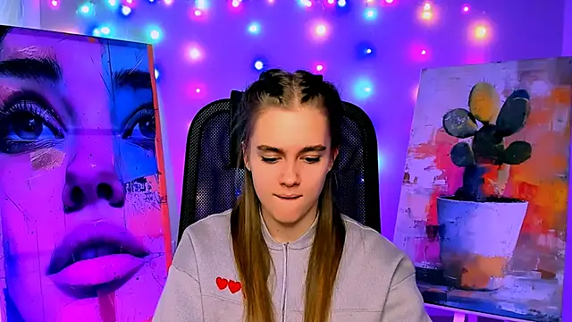 Snapshot of JuneWoods chatting on February 12, 2026, 7:30 am JuneWoods online show from February 12, 2026, 7:30 am