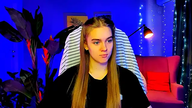 Snapshot of JuneWoods chatting on February 25, 2026, 7:19 am JuneWoods online show from February 25, 2026, 7:19 am